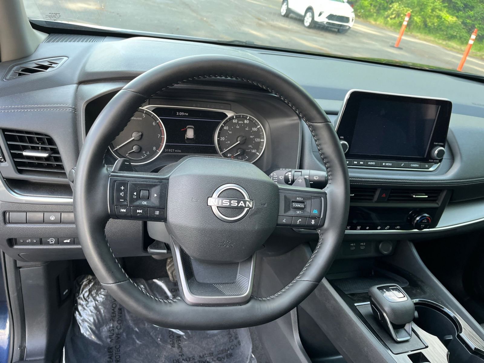 Used 2025 Nissan Rogue SV FWD image 30