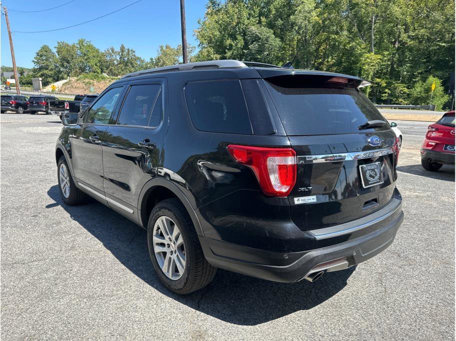 Used 2018 Ford Explorer XLT w/ Equipment Group 202A image 8