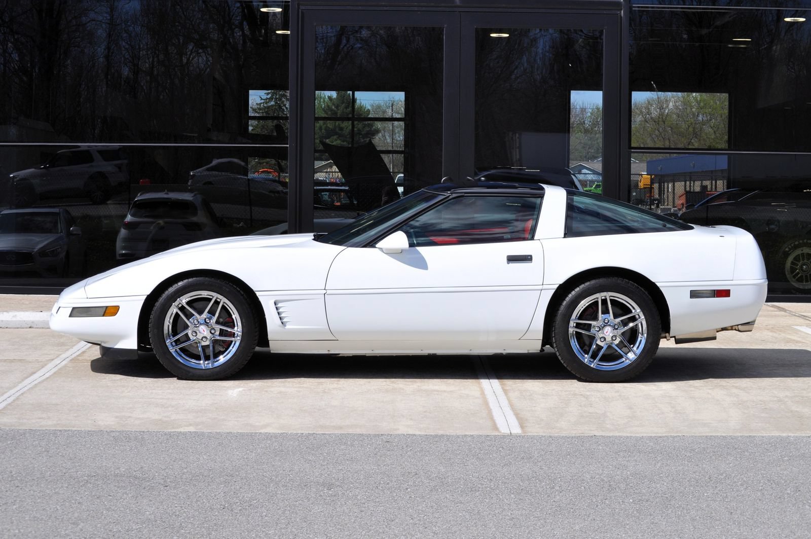 Used 1996 Chevrolet Corvette Coupe RWD image 4