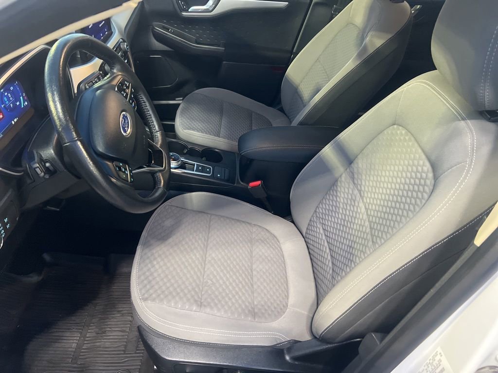 Used 2020 Ford Escape SE Sport image 9