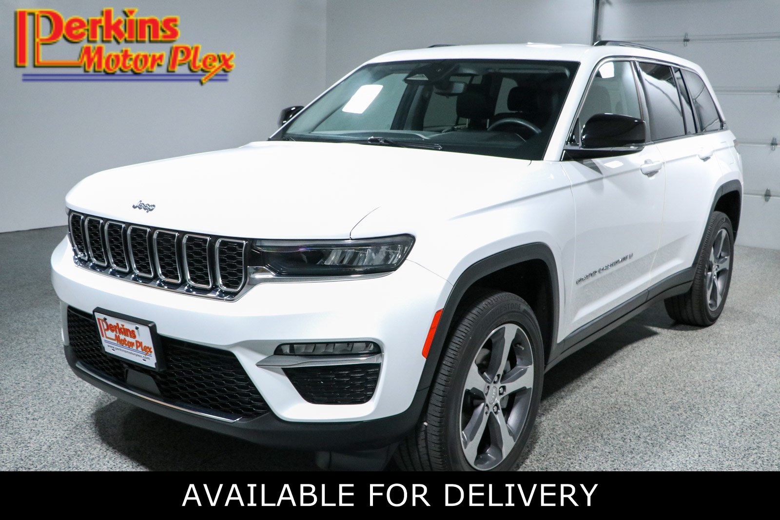 Used 2023 Jeep Grand Cherokee Limited AWD/4WD image 1