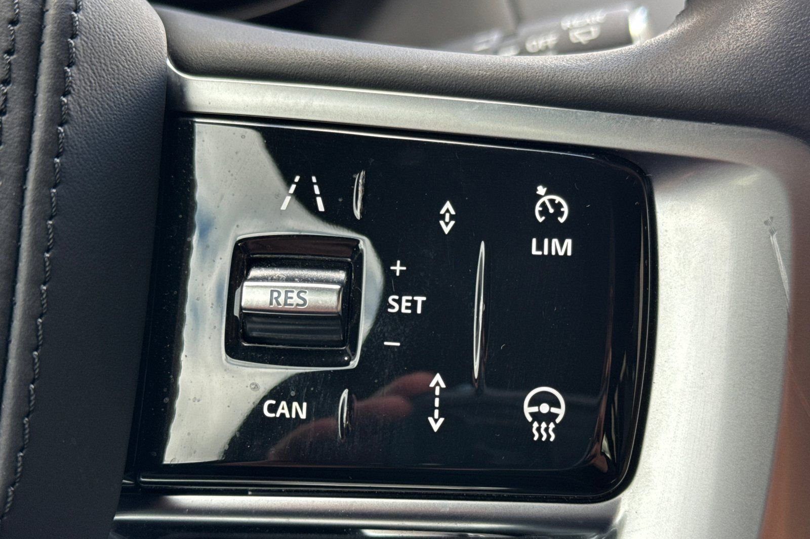 Used 2023 Land Rover Range Rover Autobiography image 29