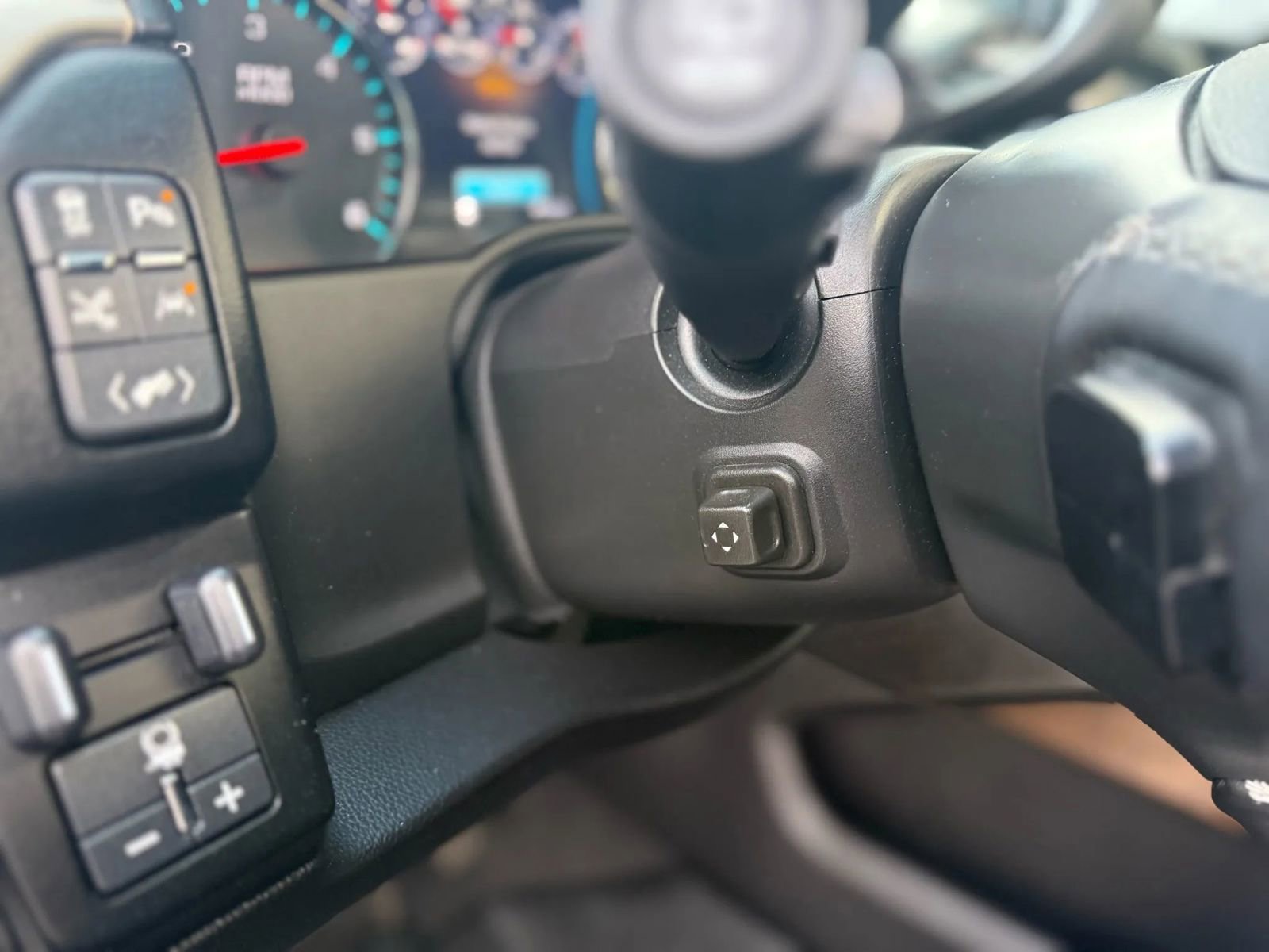 Used 2019 GMC Yukon Denali w/ Denali Ultimate Package image 17