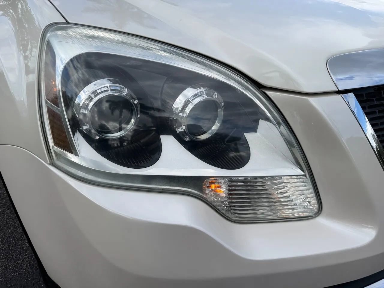 Used 2011 GMC Acadia SLT image 29