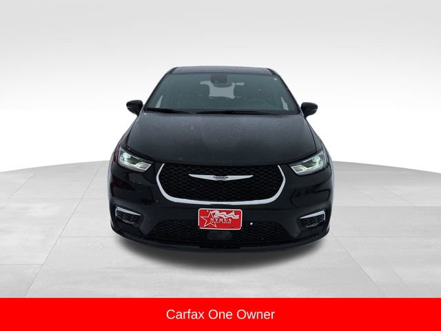 Used 2025 Chrysler Pacifica Select image 2