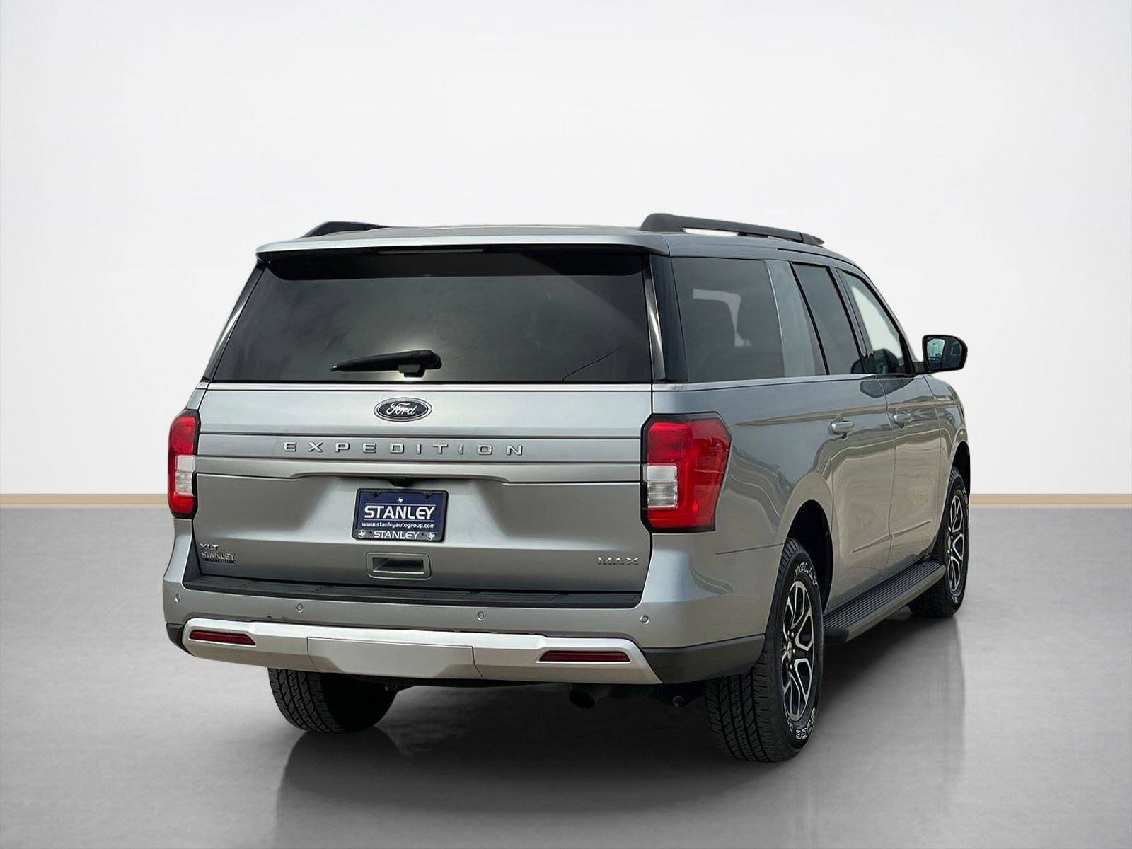 Certified 2024 Ford Expedition Max XLT image 7