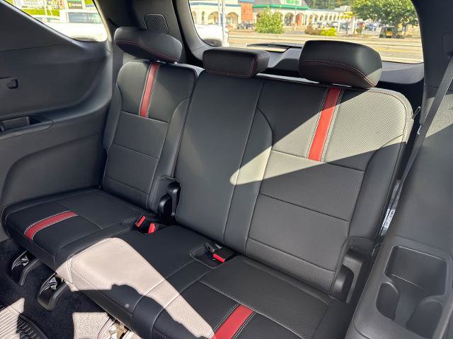 New 2027 Chevrolet Traverse RS w/ LPO, Floor Liner Package AWD/4WD image 11