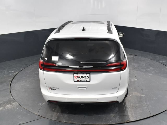 New 2026 Chrysler Pacifica Pinnacle w/ Trailer Tow Group AWD/4WD image 46