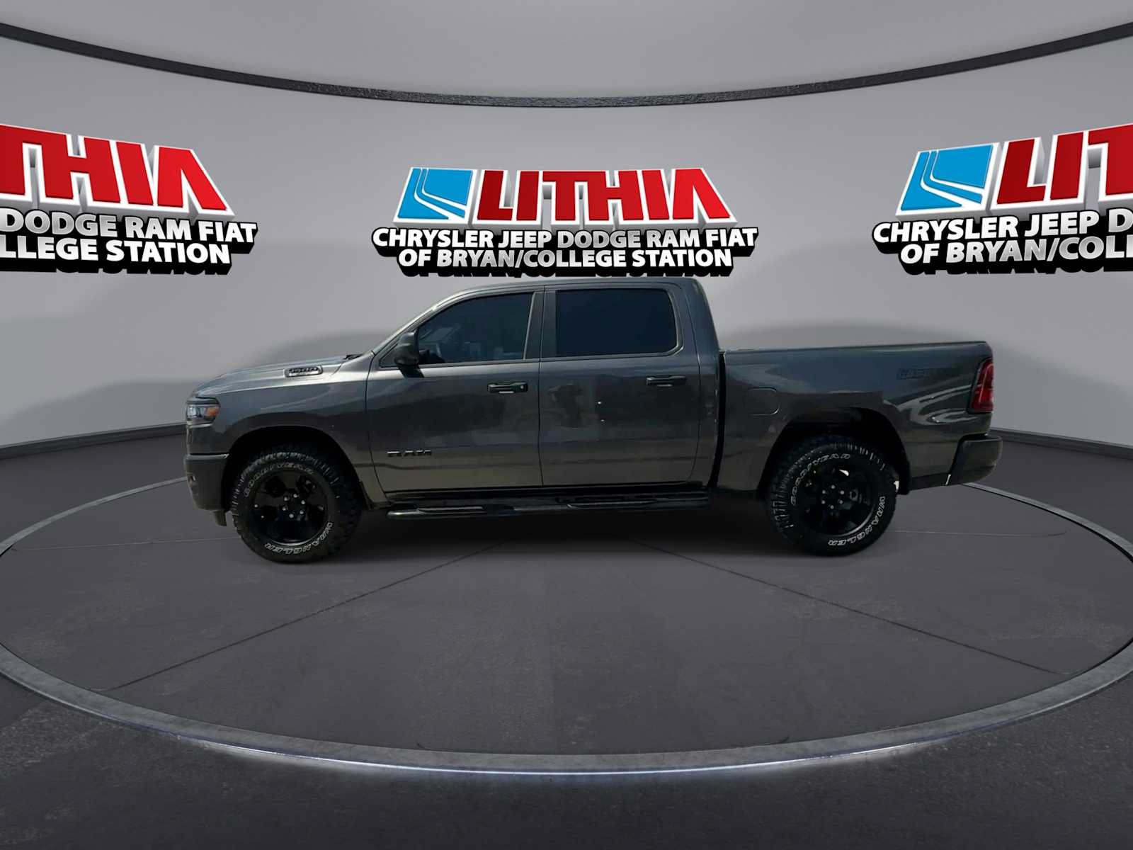 Used 2025 RAM 1500 Warlock AWD/4WD image 5