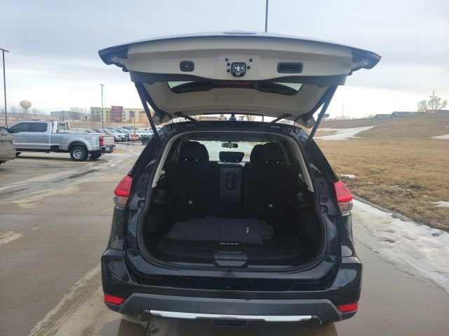 Used 2018 Nissan Rogue SV w/ Premium Package image 11