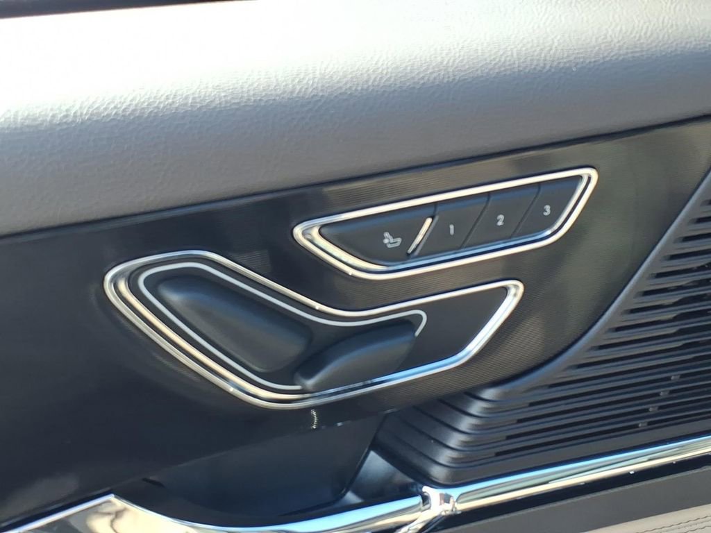 Used 2022 Lincoln Corsair FWD w/ Premium Package image 17