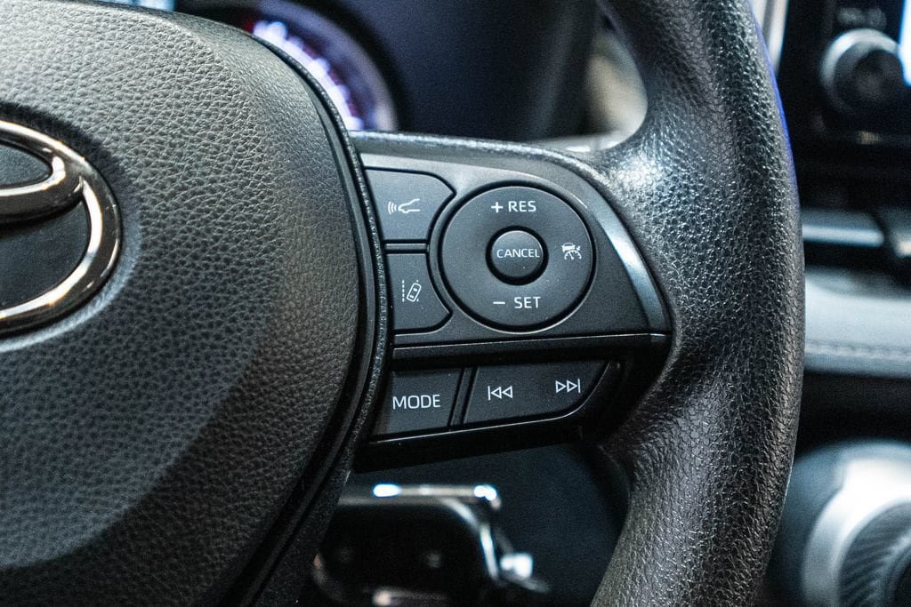 Certified 2025 Toyota RAV4 LE AWD/4WD image 19