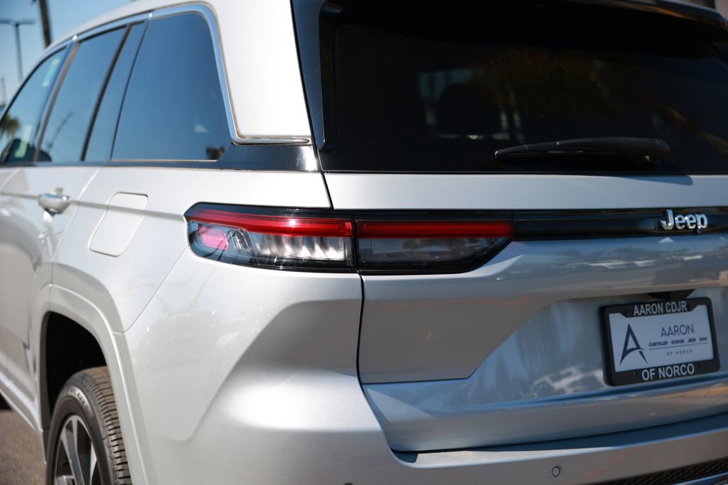 Used 2023 Jeep Grand Cherokee Overland RWD image 13