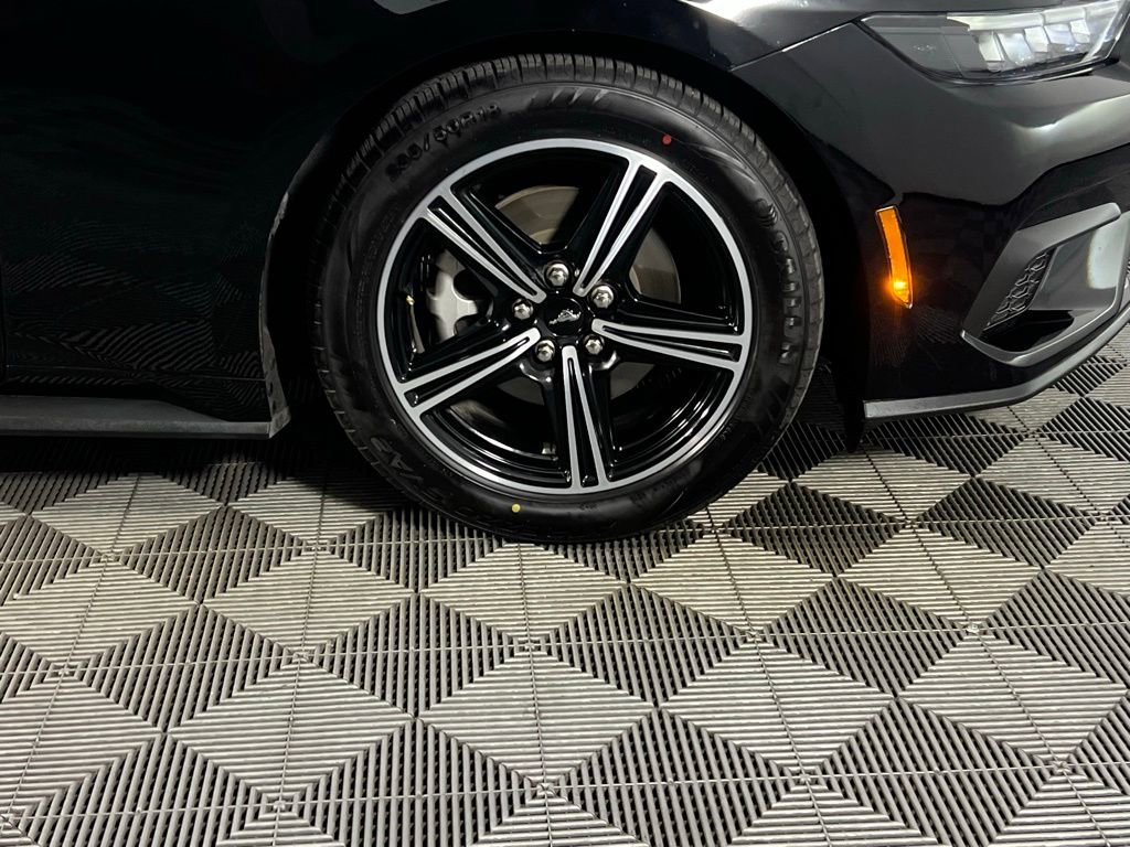 Used 2025 Ford Mustang Premium image 11