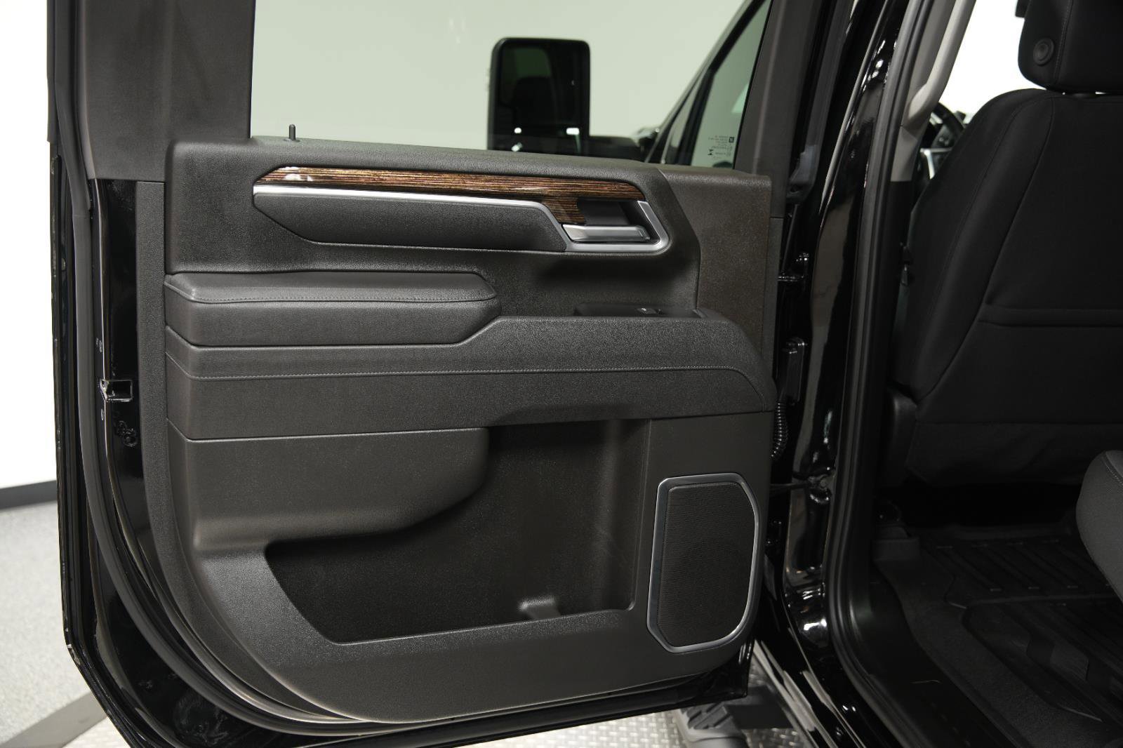 Used 2025 GMC Sierra 2500 SLE w/ SLE Value Package; image 18