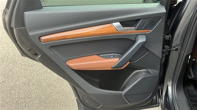 Used 2022 Audi Q5 e Premium image 19