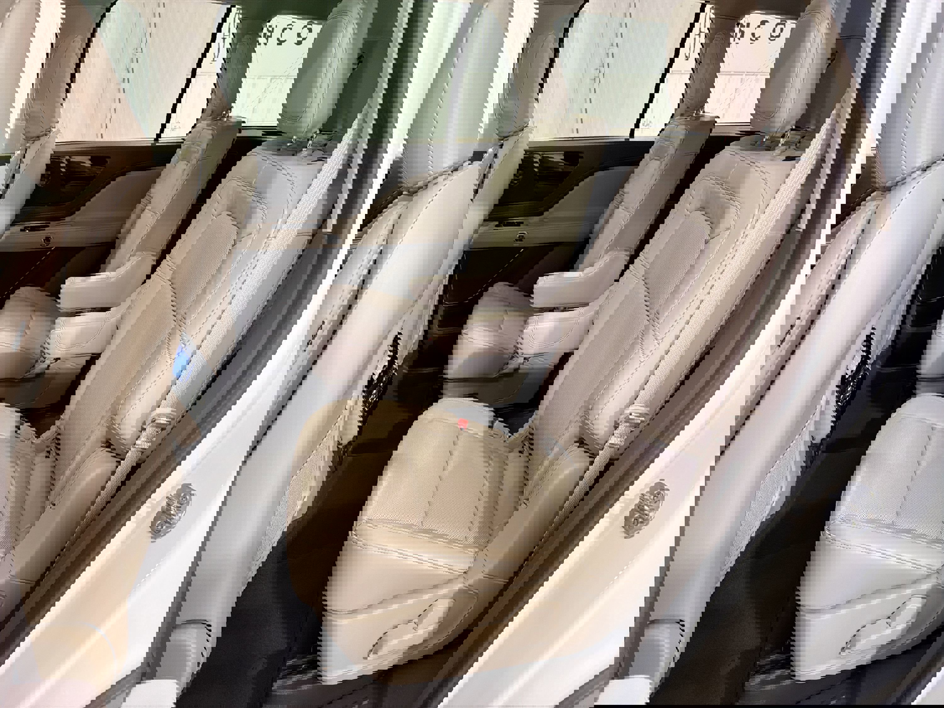 Used 2022 Lincoln Aviator Reserve w/ Equipment Group 201A image 25