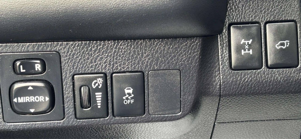 Used 2015 Toyota RAV4 Limited AWD/4WD image 28