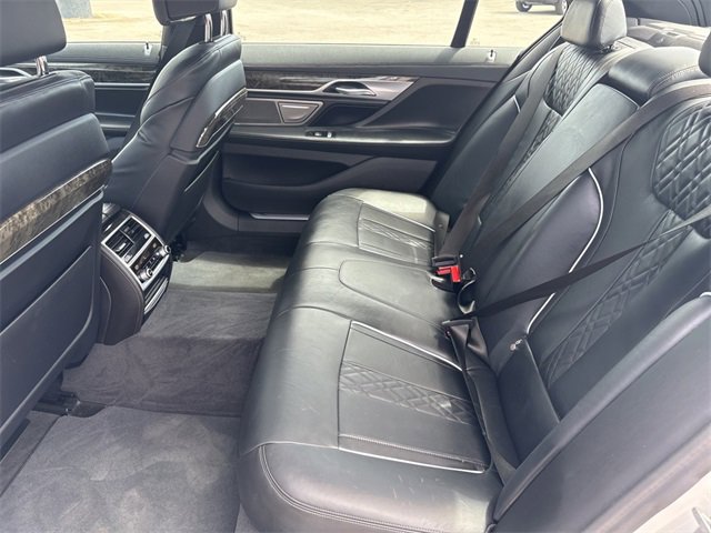 Used 2020 BMW 750i xDrive w/ M Sport Package image 28