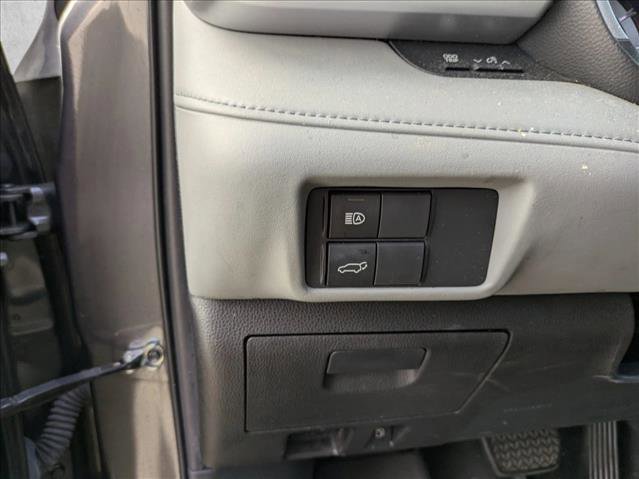 Used 2021 Toyota Highlander XLE image 10