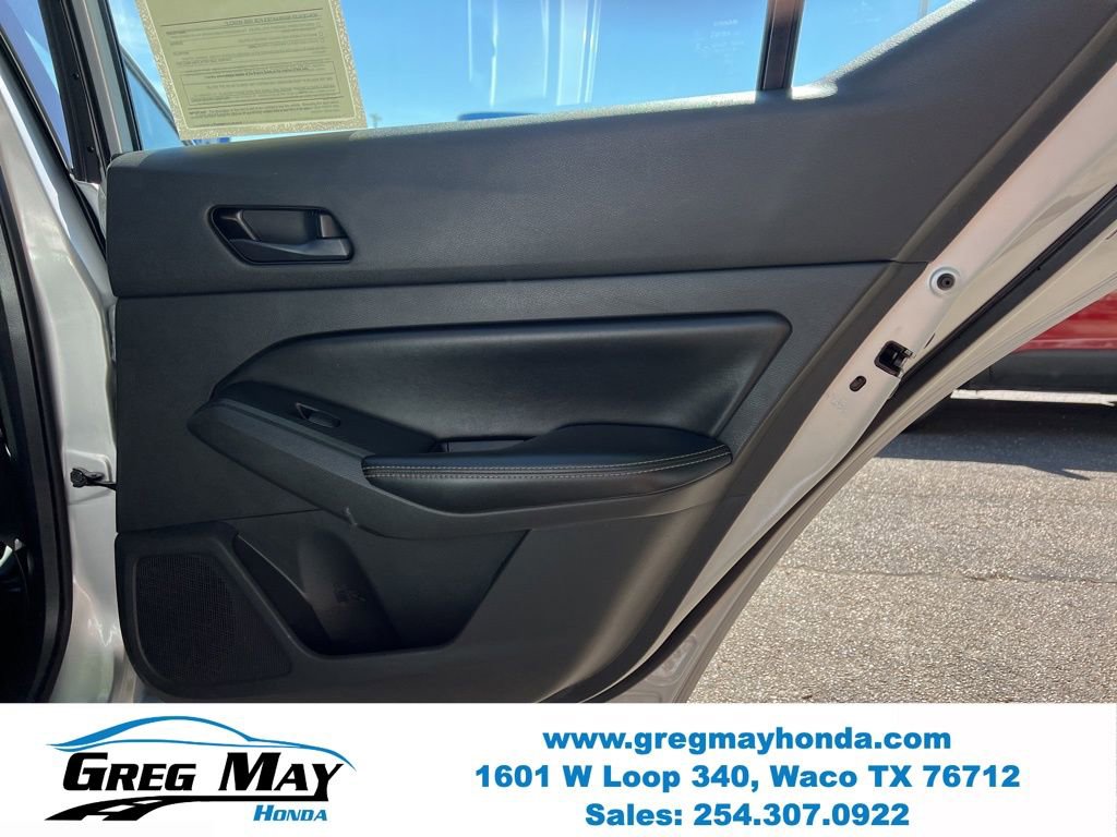 Used 2024 Nissan Altima 2.5 SV image 13