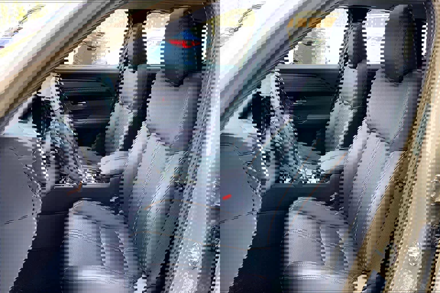 Used 2025 MAZDA CX-50 AWD 2.5 Turbo w/ Weather Package image 9