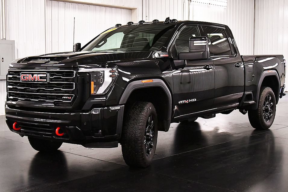 Used 2025 GMC Sierra 2500 AT4 AWD/4WD image 3