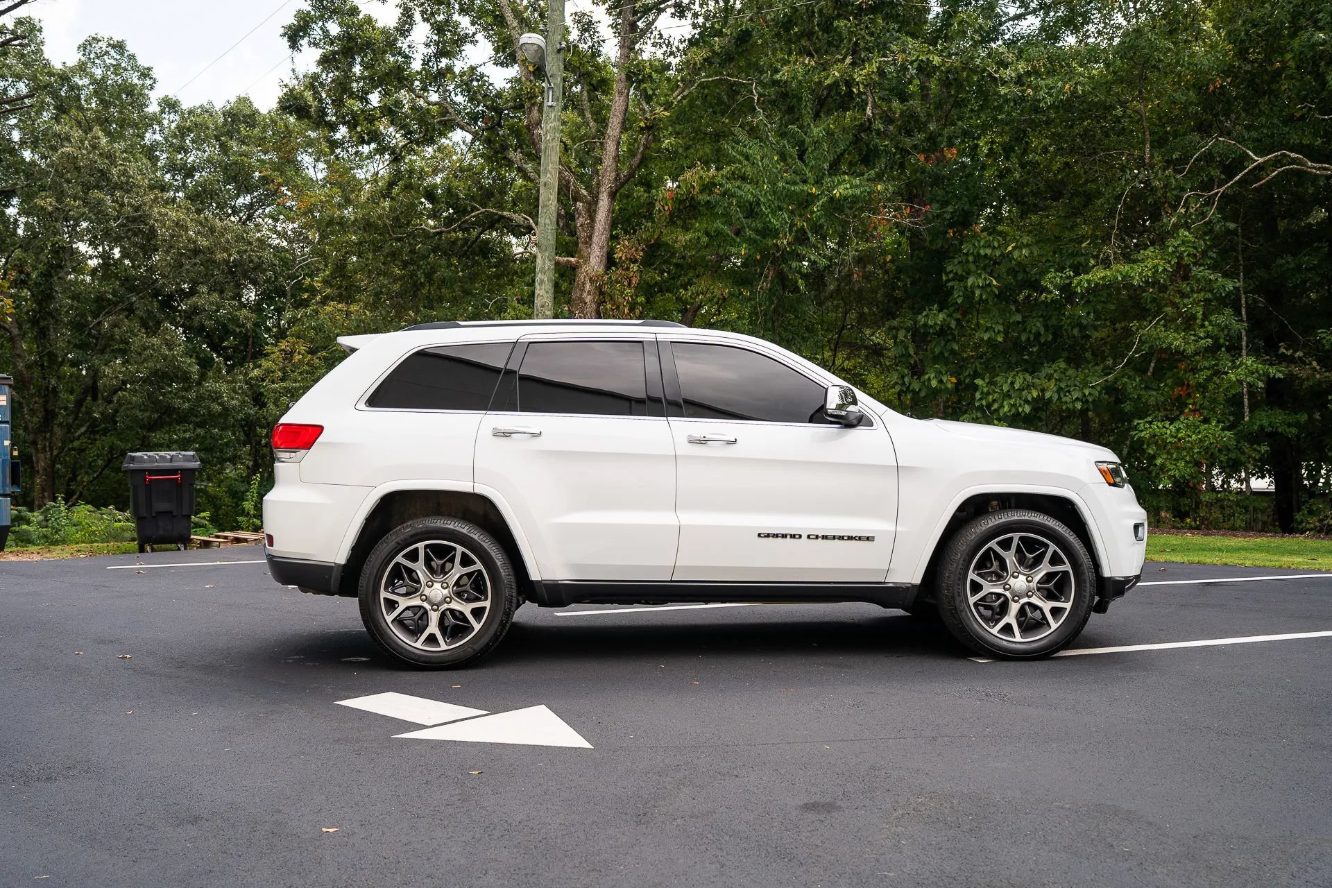 Used 2018 Jeep Grand Cherokee Limited AWD/4WD image 11