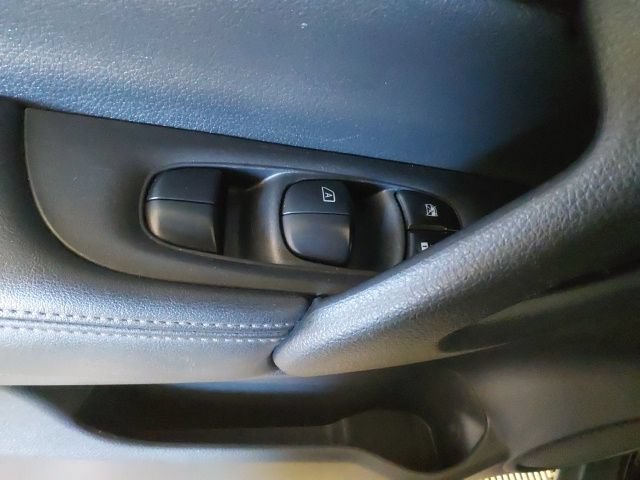 Used 2018 Nissan Rogue S AWD/4WD image 15