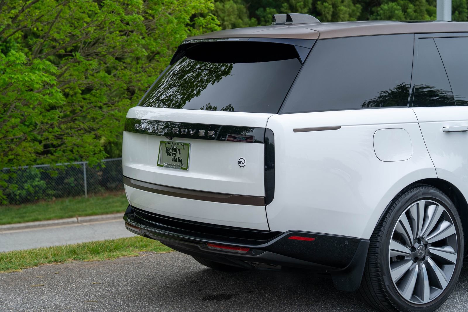 Used 2023 Land Rover Range Rover SV AWD/4WD image 11