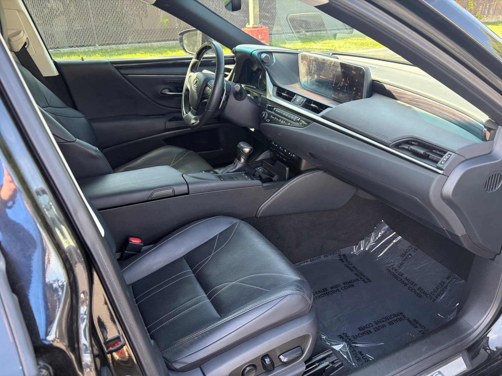 Used 2019 Lexus ES 300h w/ Accessory Package 2 FWD image 28