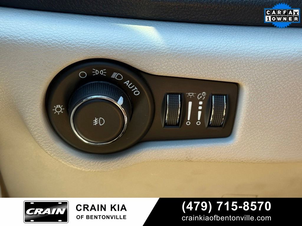 Used 2023 Chrysler Pacifica Limited image 13