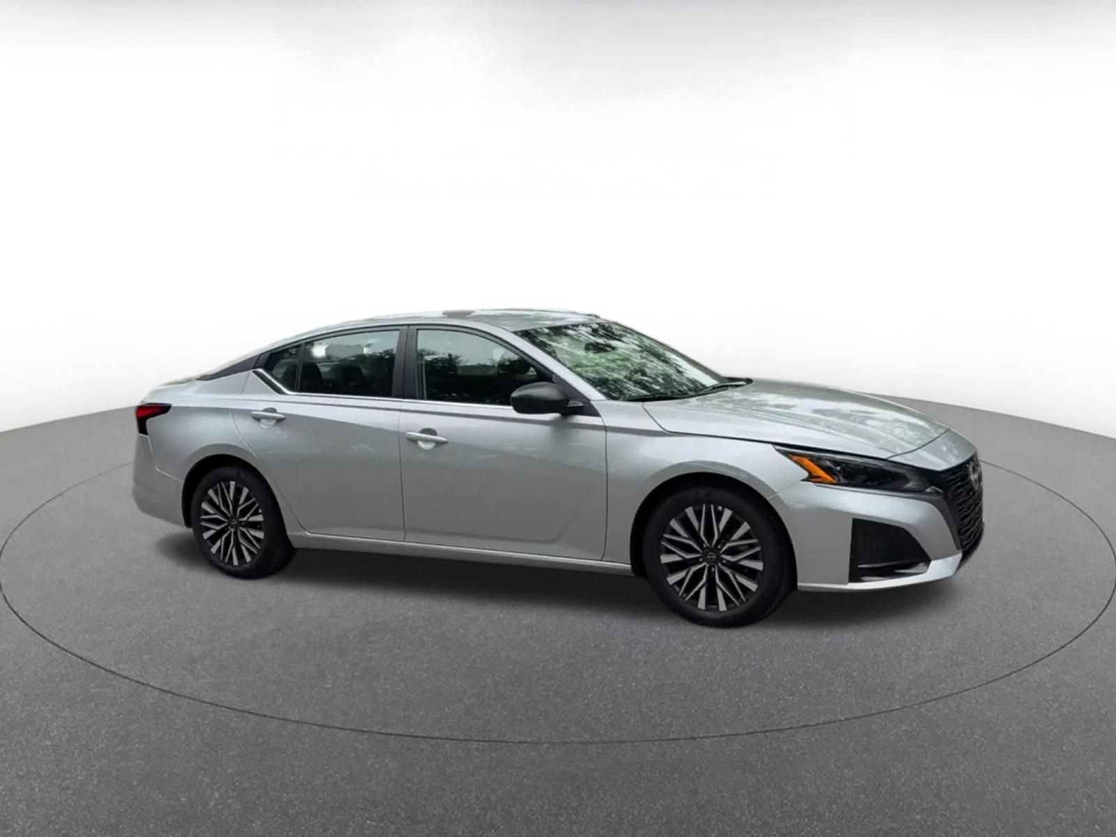 Used 2026 Nissan Altima 2.5 SV FWD image 2