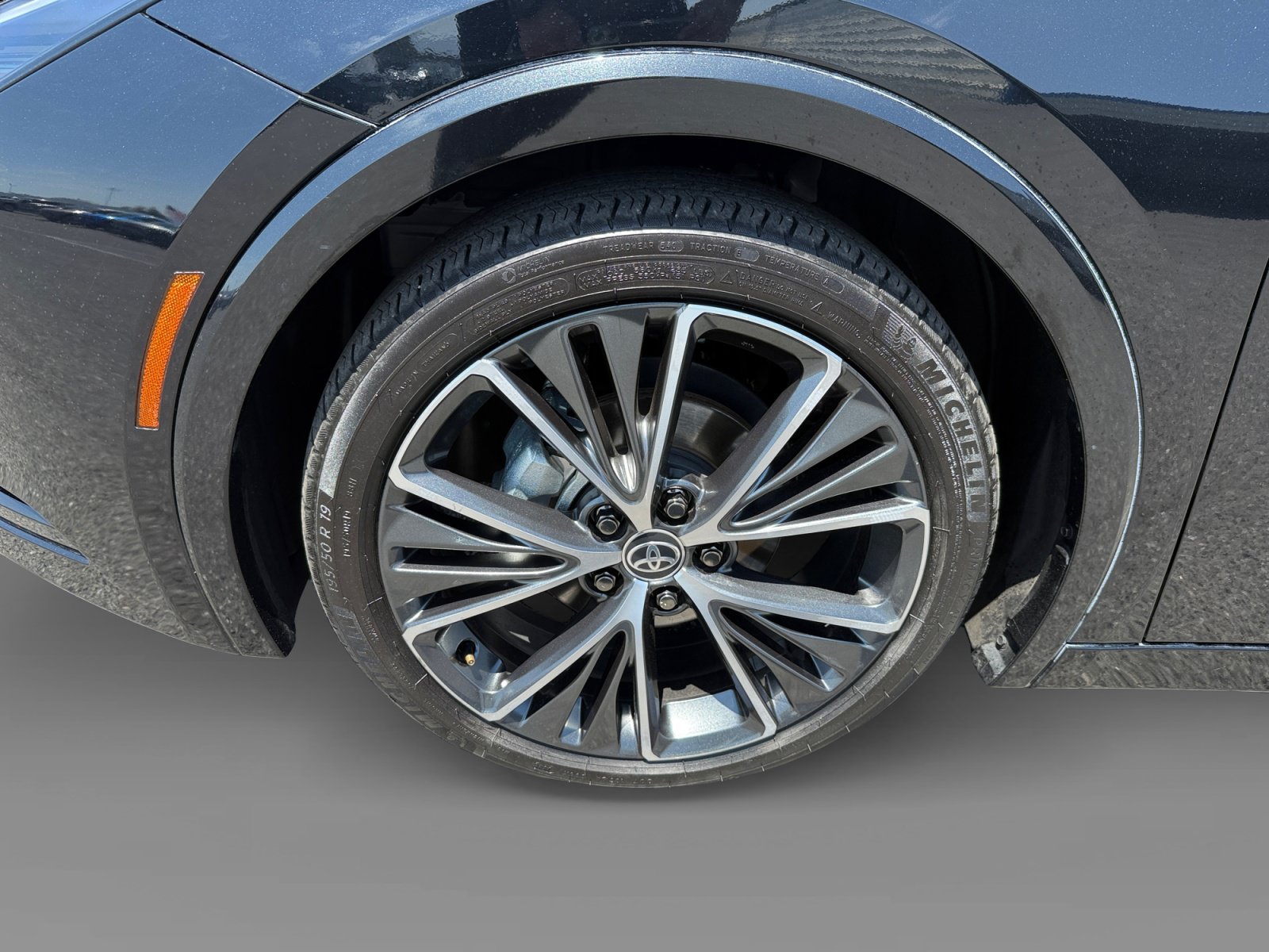 Used 2025 Toyota Prius XLE FWD image 9