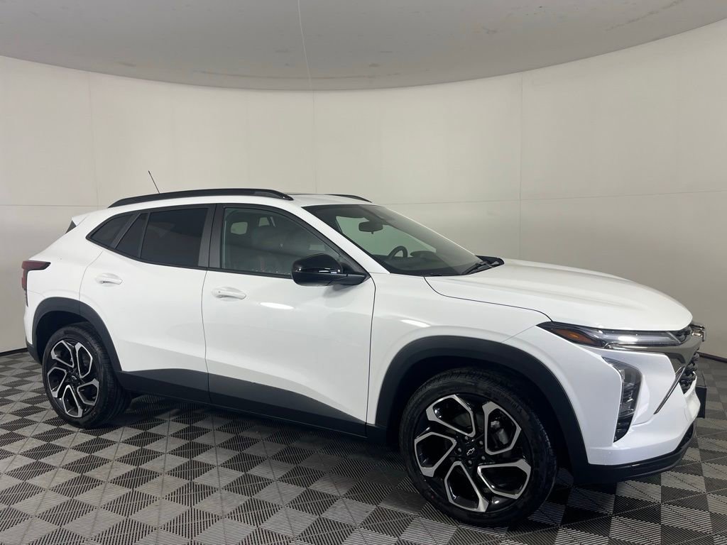 New 2026 Chevrolet Trax RS w/ Sunroof Package image 2