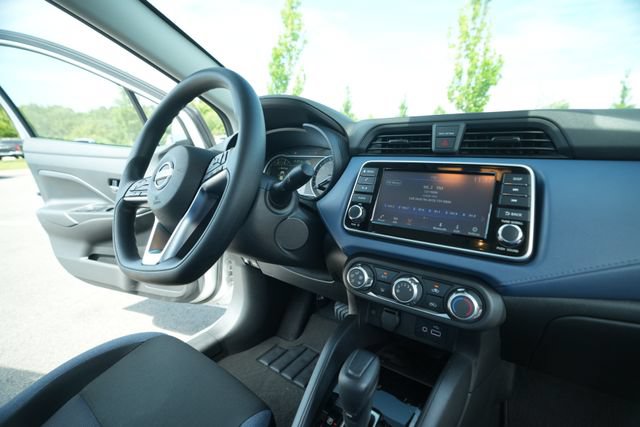 Used 2025 Nissan Versa SV FWD image 35