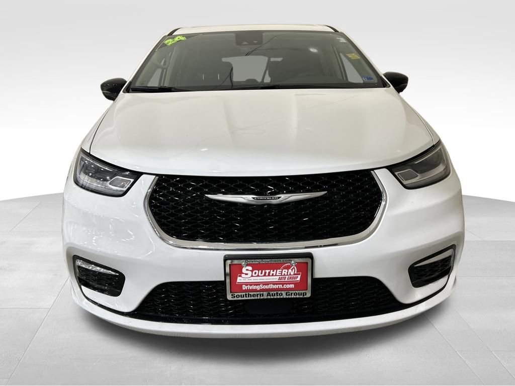 Used 2024 Chrysler Pacifica Touring-L image 9