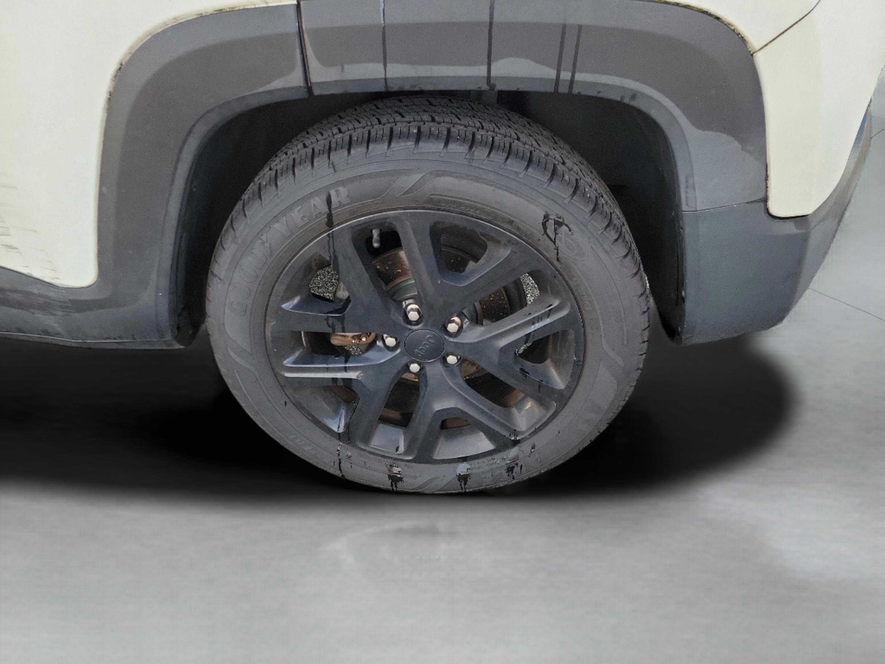 Used 2017 Jeep Renegade Altitude image 31