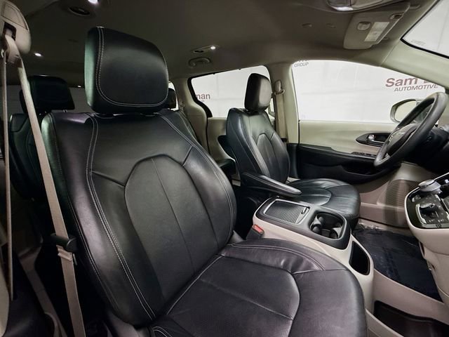 Used 2022 Chrysler Pacifica Touring-L image 28