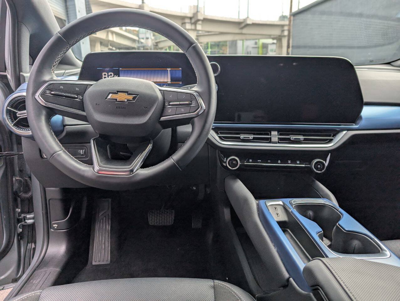 Used 2024 Chevrolet Equinox EV LT AWD/4WD image 12