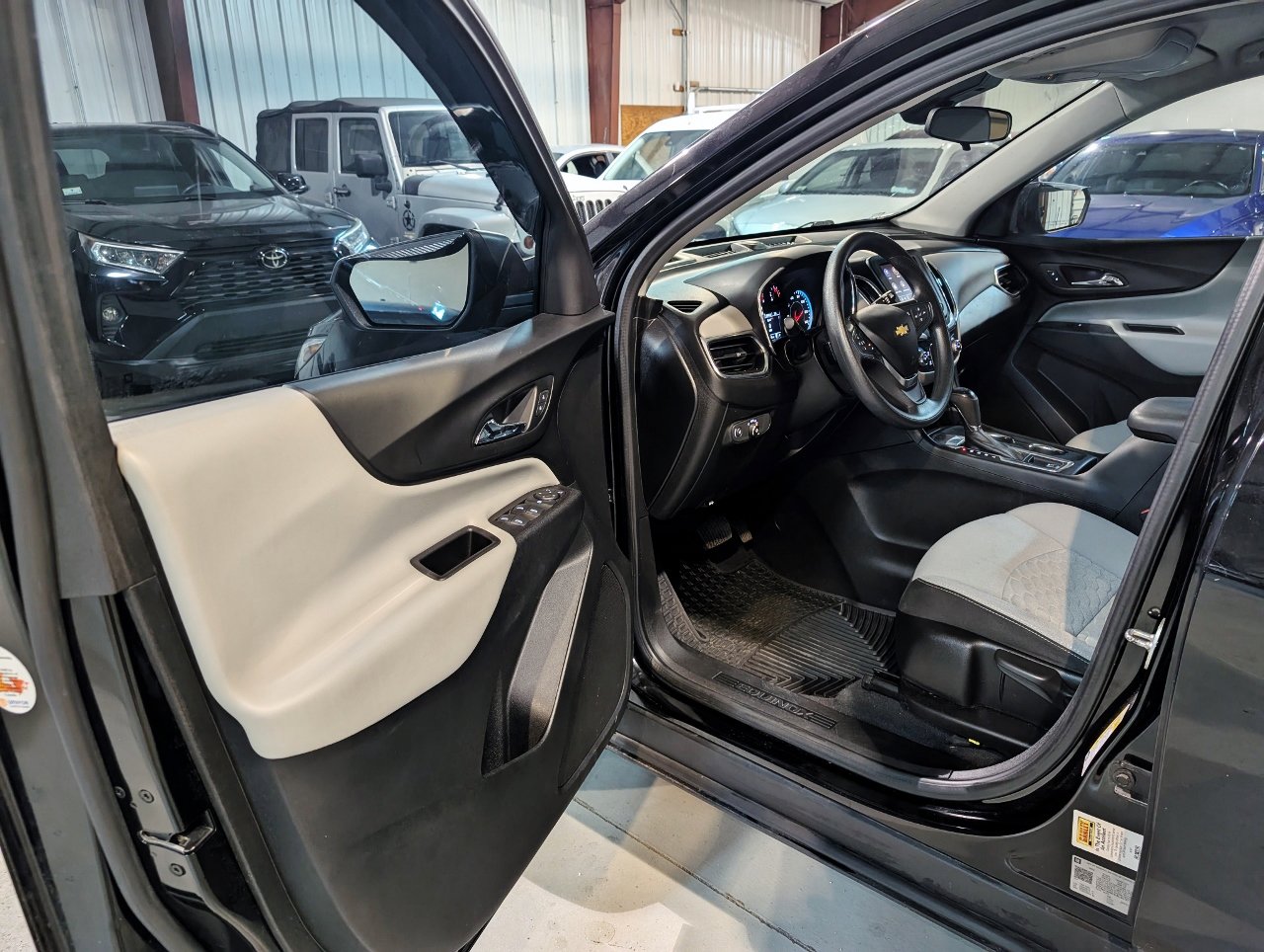 Used 2020 Chevrolet Equinox LS image 14