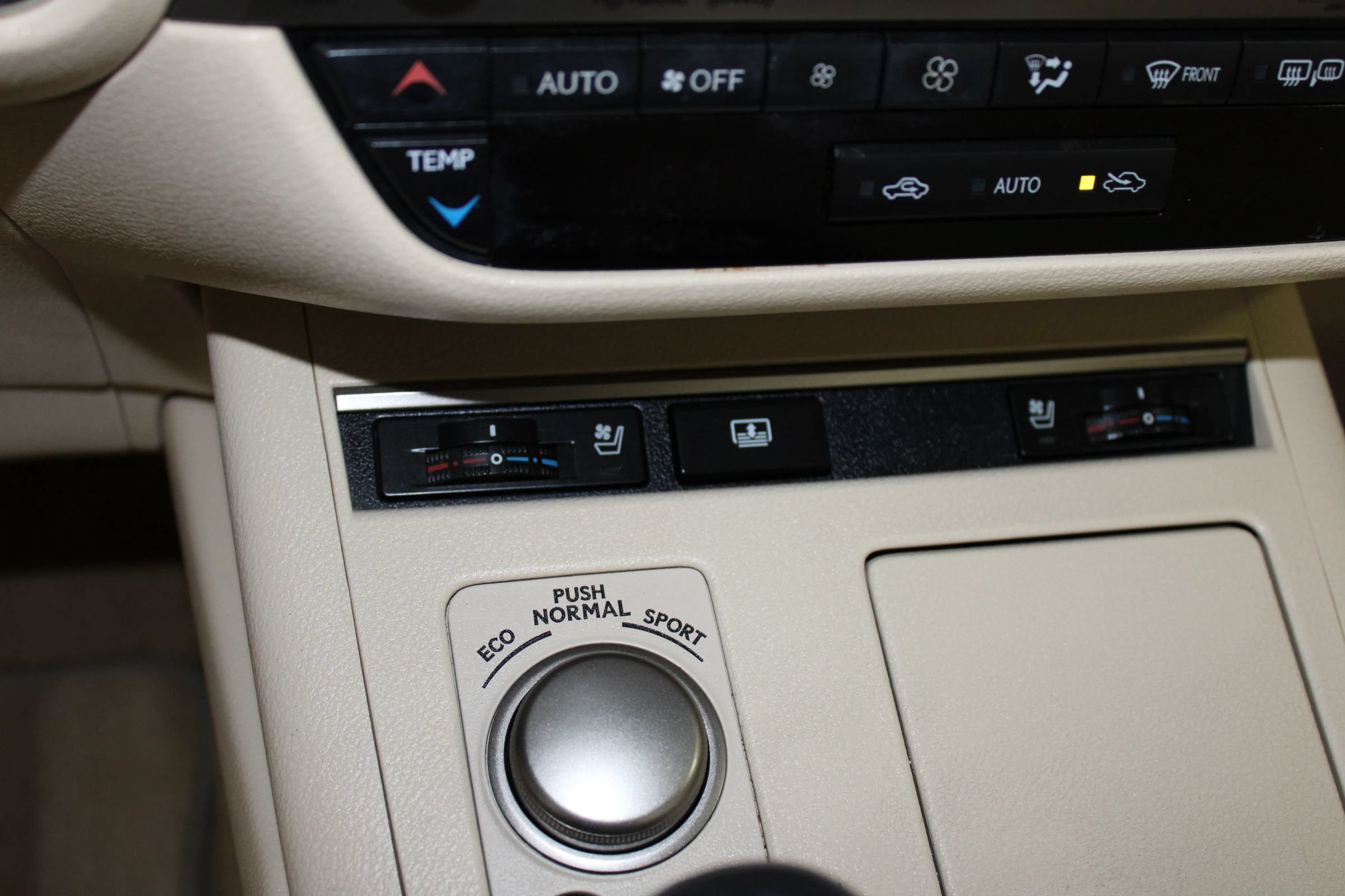Used 2013 Lexus ES 300h w/ Luxury Pkg FWD image 21