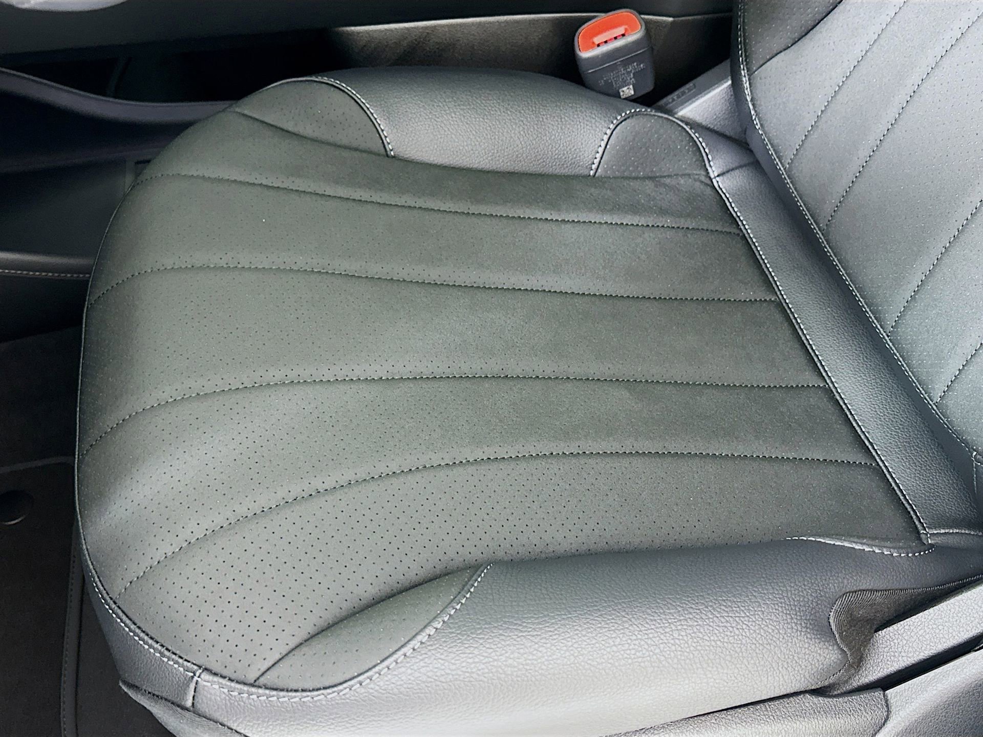 New 2026 Mercedes-Benz EQE 320 4MATIC SUV image 21