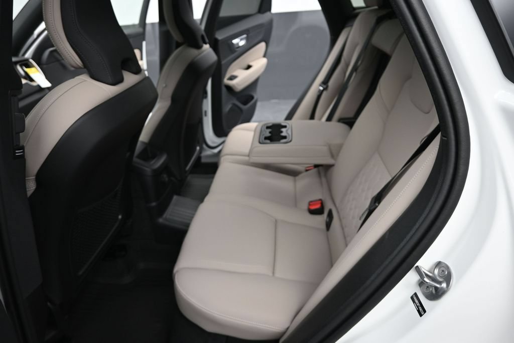 New 2026 Volvo XC60 T8 Plus w/ Climate Package PRO AWD/4WD image 14
