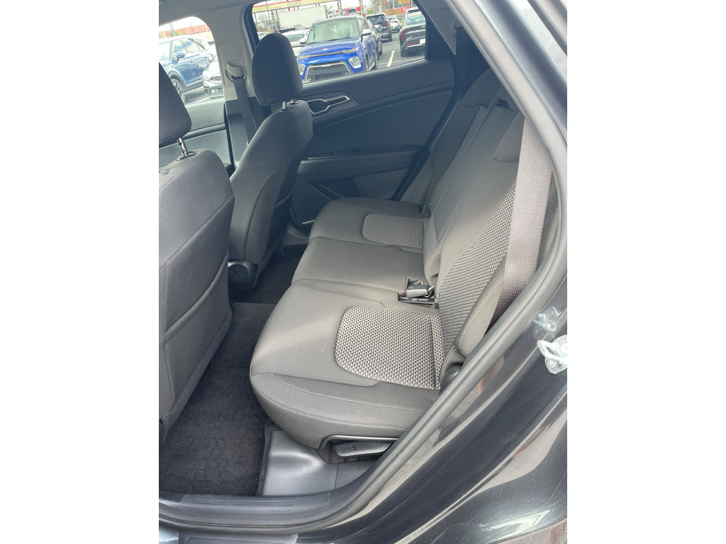 Used 2025 Kia Sportage LX image 10