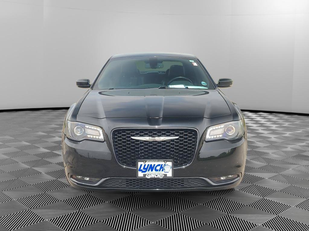 Used 2017 Chrysler 300 S w/ 300S Premium Group AWD/4WD image 7
