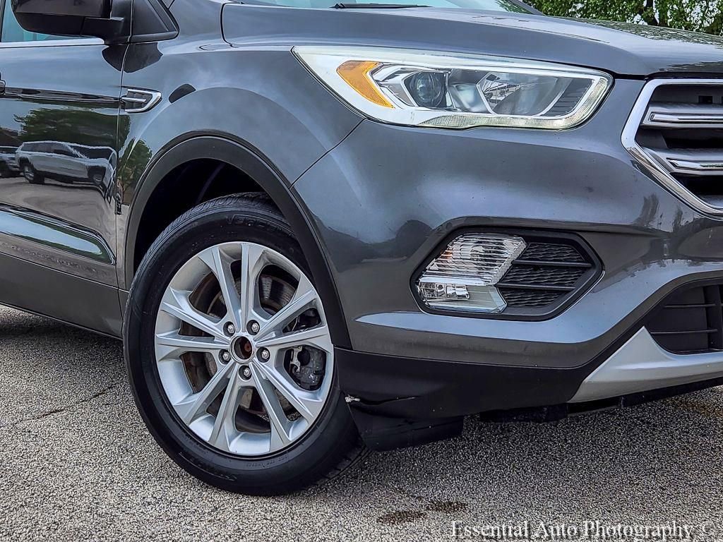 Used 2017 Ford Escape SE w/ Equipment Group 201A AWD/4WD image 6