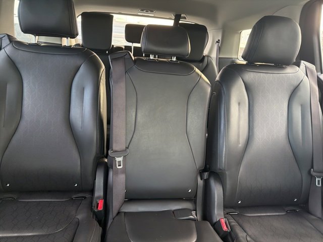 Used 2024 Kia Carnival LX image 9