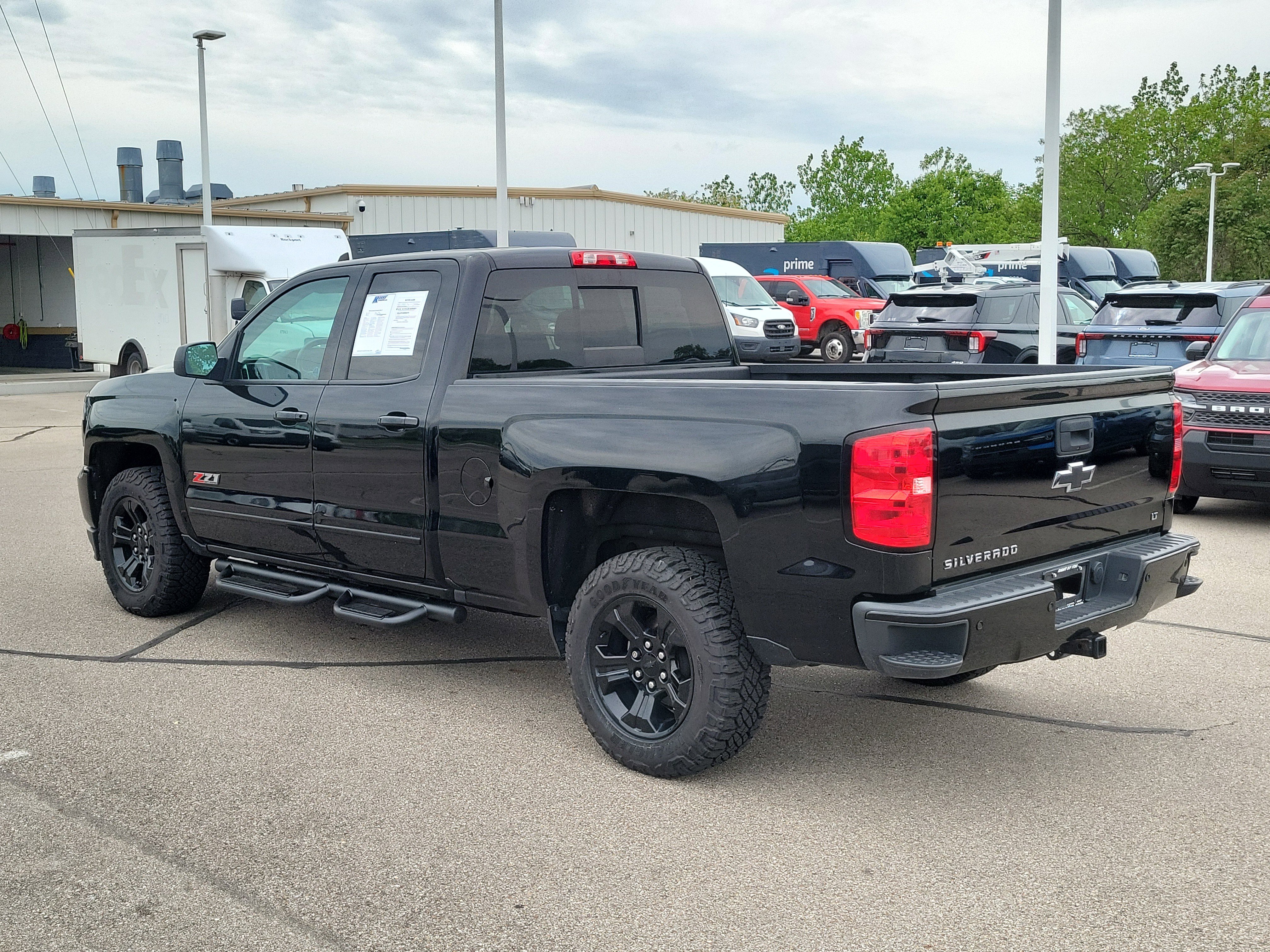 Used 2018 Chevrolet Silverado 1500 LT w/ Midnight Edition AWD/4WD image 4