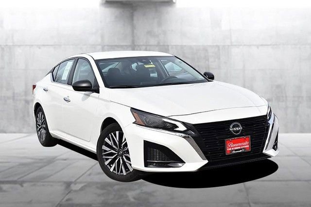 Certified 2025 Nissan Altima 2.5 SV image 2